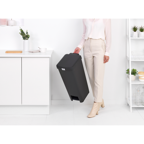 Kosz pedałowy 40l StepUp dark grey Brabantia